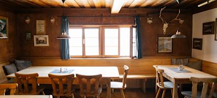 Die Gaststube des Brunnenkopfhauses