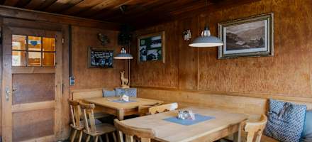 Die Gaststube des Brunnenkopfhauses