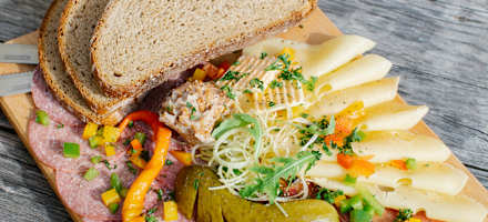 Brettljausen auf dem Brunnenkopfhaus