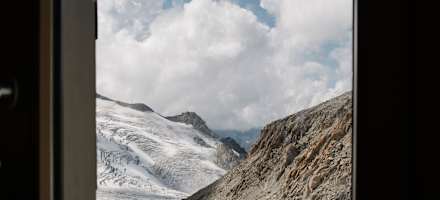 Ausblick aus einem Fenster auf der Cabane du Trient