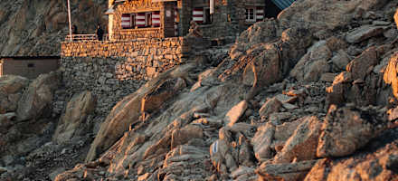 Die Cabane du Trient abends
