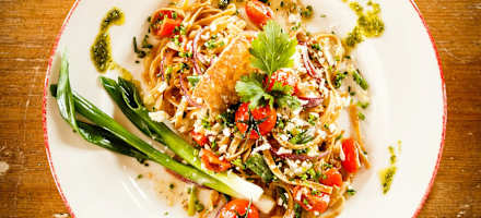 Schüttelbrotnudeln gibt es nur auf Christa's Skialm.