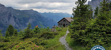 Die Doldenhornhütte auf 1.915 m Höhe.