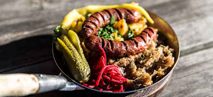 Grillwurst vom Tauernhirsch auf der Dolomitenhütte