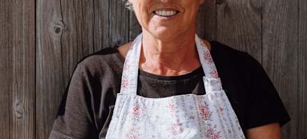 Greti Rogger ist die Hüttenwirtin der Büllelejochhütte.