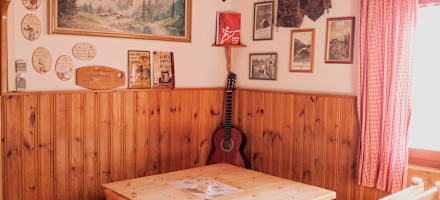 Urige Stube auf der Edelweisshütte