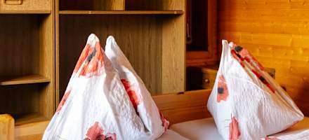 Eines der Zimmer auf der Egger Alm