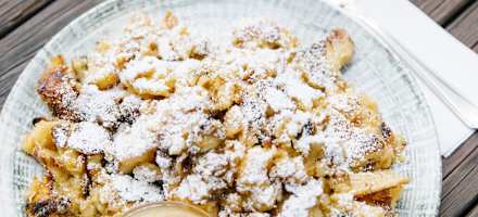 Kaiserschmarrn mit Apfelmus auf der Egger Alm