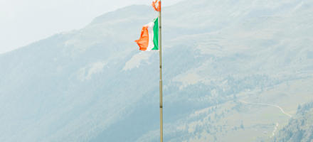 Österreichische und italienische Fahne auf der Birnlückenhütte