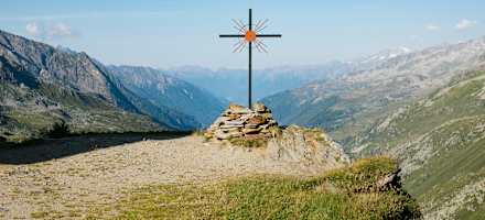Gipfelkreuz oberhalb der Birnlückenhütte