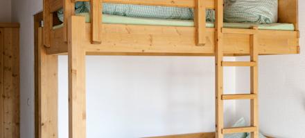 Eines der Zimmer auf der Enzianhütte bei Hochrum