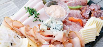 Bauern-Brettljause auf der Enzianhütte bei Hochrum