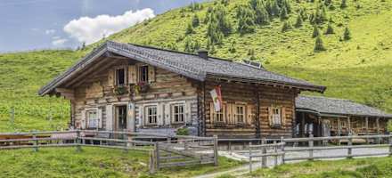 Die Feldinghütte befindet sich auf der Gadaunerer Hochalm im Gasteinertal.