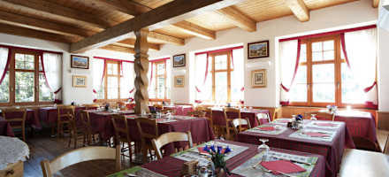 Gaststube im Schutzhaus