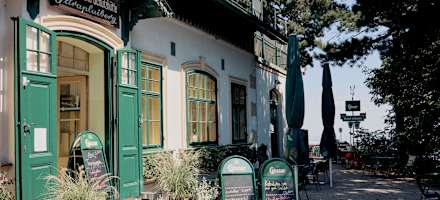 Sonnige Terrasse am Parapluiberg