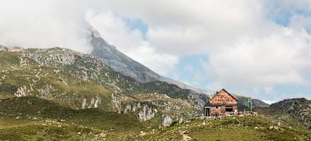 Die Franz-Fischer-Hütte liegt im Salzburger Lungau, im Riedingtal.