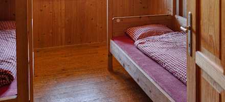 Eines der Zimmer auf der Freiburger Hütte.