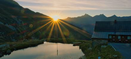 Sonnenaufgang an der Friedrichshafener Hütte