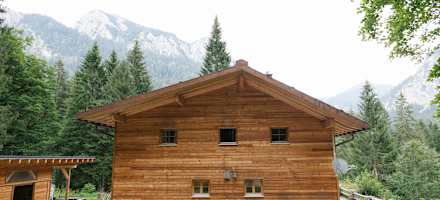 Die Fritz-Putz-Hütte liegt im Naturschutzgebiet, im Hochtal Bleckenau