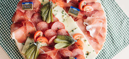 Zur Brotzeit eine Brettljause