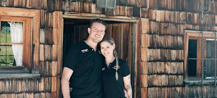 Bewirtschaftet wird die Alm von Andreas und Cornelia.