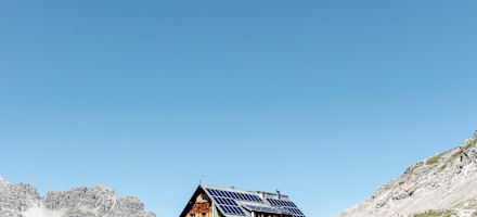 Rund um die Hütte findet man leichte und schwere Gipfelziele.