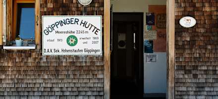 Die Göppinger Hütte auf über 2.000 Metern im Lechquellengebirge