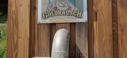 Gold- und Edelsteinwaschen neben dem Berggasthof Hocheck