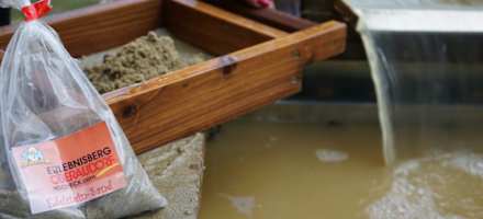 Gold- und Edelsteinwaschen neben dem Berggasthof Hocheck