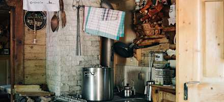 Gekocht wird auf der Grünalm von Hüttenwirtin Gerti.