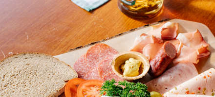 Brotzeit auf der Gundhütte