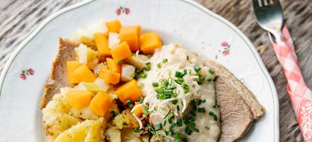 Tafelspitz mit Kartoffeln und Wurzelgemüse auf der Hermagorer Bodenalm