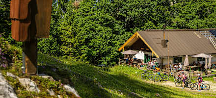 Die Hinteralm liegt ein wenig versteckt zwischen Hochfelln und Hochgern.