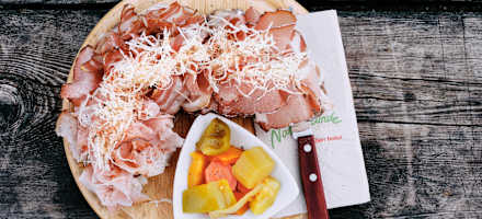 Jause auf dem Ebenseer Hochkogelhaus