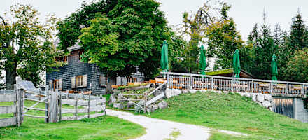 Der Gastgarten der Hütteneckalm