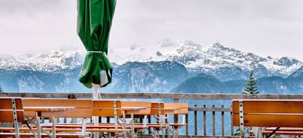 Der atemberaubende Blick vom Gastgarten der Hütteneckalm