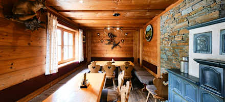 Die Gaststube der Hütteneckalm