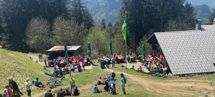 Die Hochälpelehütte (1.460 m) steht am Gipfel-Aufbau des Hochälple im Bregenzerwald am Bödele