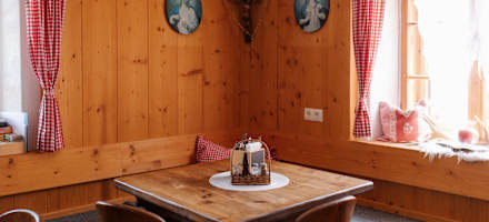 Die Stube der Inzinger Alm.