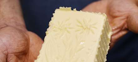 Selbstgemachte Butter auf der Inzinger Alm.