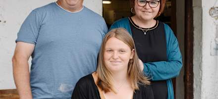 Der Wirt der Inzinger Alm, Werner Leitner, und seine Familie.