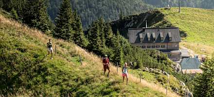 Die Gegen rund um das Rotwandhaus bietet viele Wandermöglichkeiten.
