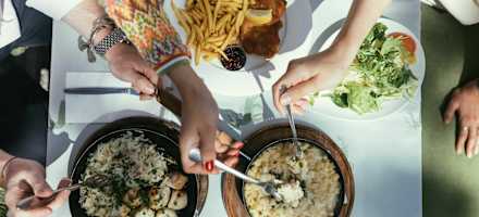 Gemeinsames Genießen wird auf der Karlhütte groß geschrieben