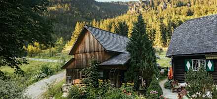 Rund um die Karlhütte - liebevoll gepflegter Blumengarten
