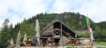 Die Katrin Alm liegt in lieblicher Almlandschaft.