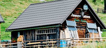 Das Almgebiet liegt südlich der steirischen Eisenwurzen in den Ennstaler Alpen.