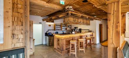 Bar in der Kleinarler Hütte 