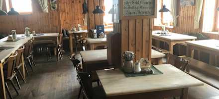 Die Gaststube der Knorrhütte