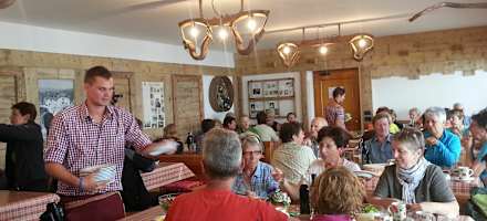 Im Speisesaal der Kölner Hütte