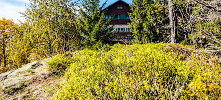 Der Berggasthof liegt in schöner Aussichtslage und ist ganzjährig geöffnet.